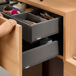 BLUM 470M4502S Bok MERIVOBOX, wys.M (91mm), dł.450mm – antracyt, biały, antracyt