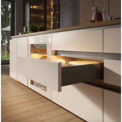 Profil do frontów bezuchwytowy VELLO z funkcją LED "C"